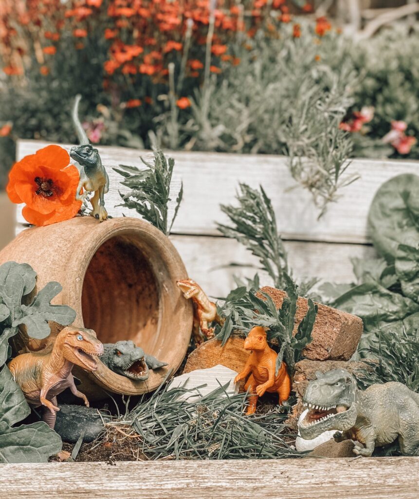 Knutselen met dino's in je achtertuin