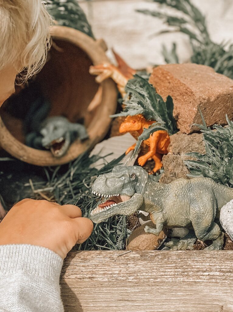 Knutselen met dino's in je achtertuin