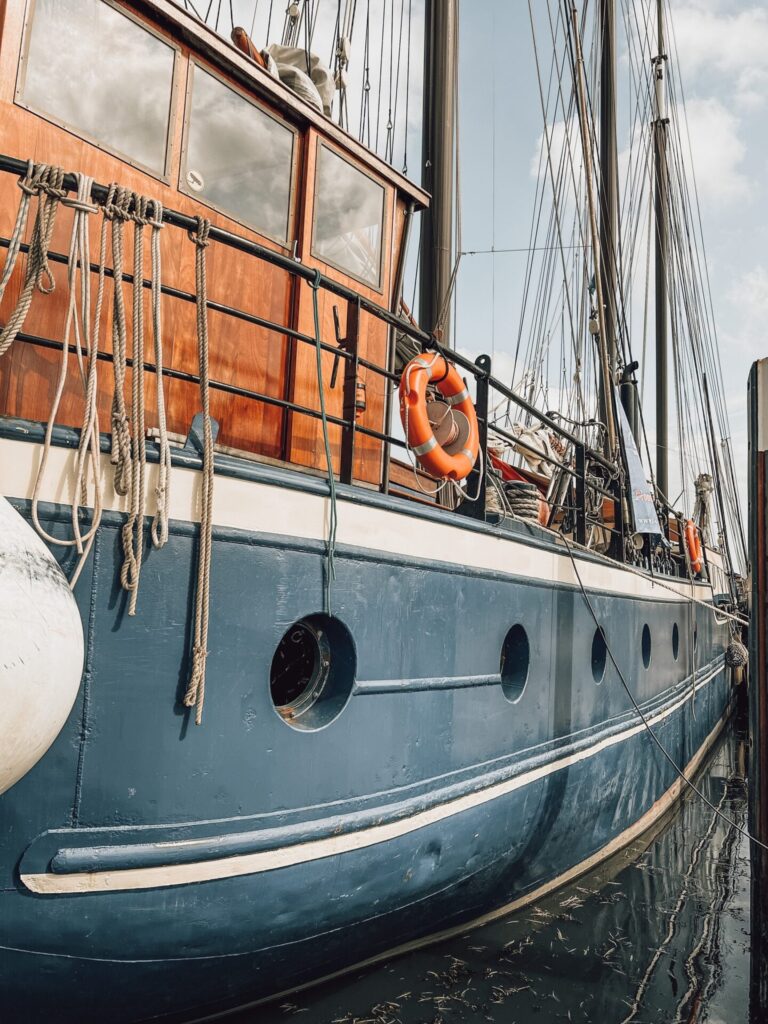 Niet alleen krabben vangen maar ook mooie oude schepen in Oudeschild op Texel. 