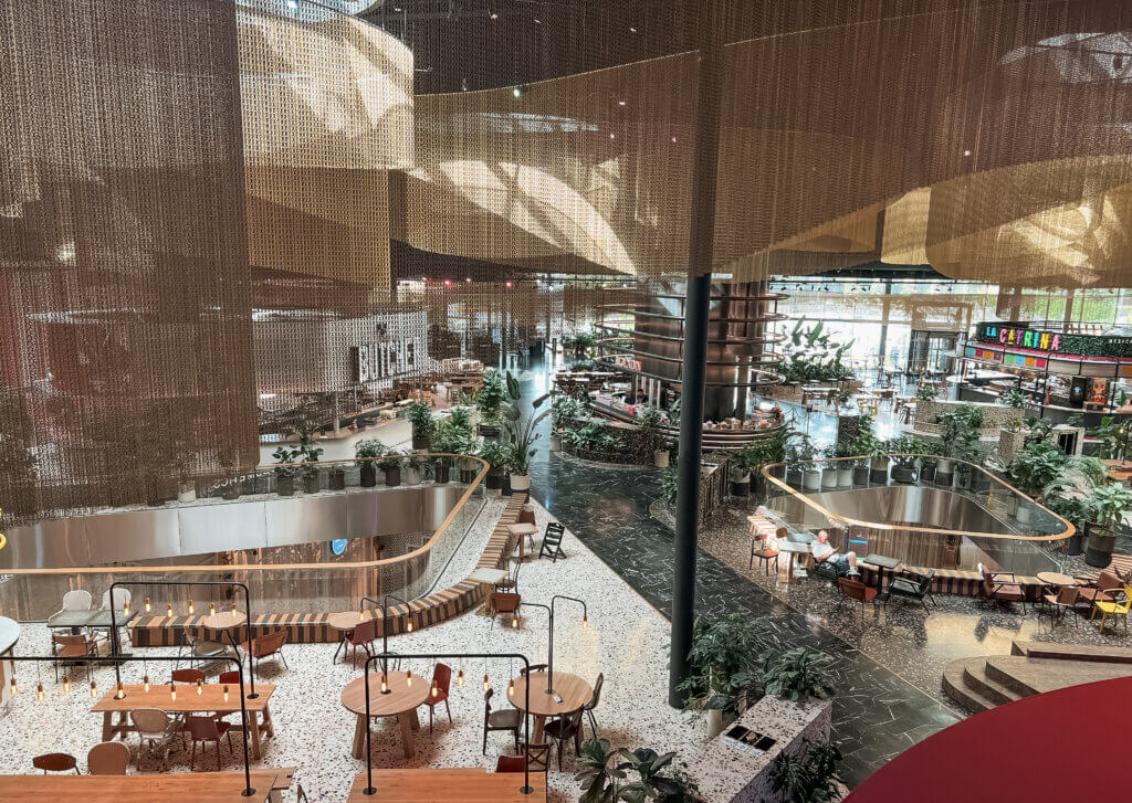 Het gigantische Eet Theater in The Mall in Leidschendam