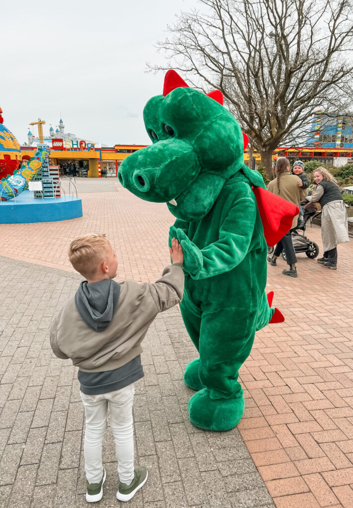 High five in LEGOLAND 