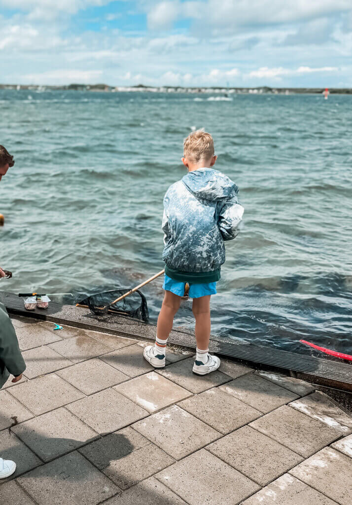 Krabben vangen in Zeeland met kinderen is een super leuk dagje uit. 